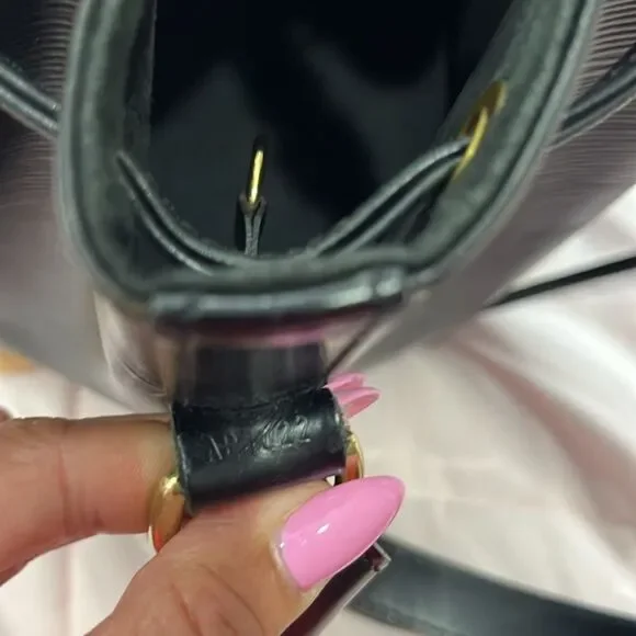 Louis Vuitton Black epi leather Shoulder Bag - Picture 13 of 16